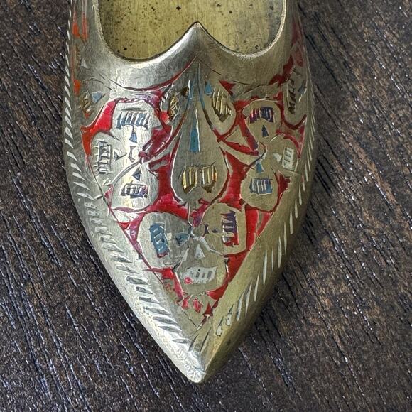 Vintage Brass Shoe Ashtray Hand Etched Red Slipper India Genie Aladdin - Picture 5 of 16
